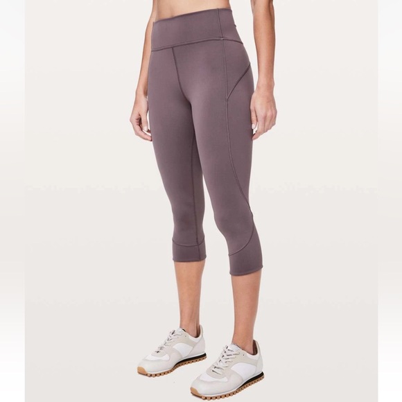 Lululemon In Movement Crop‎ Everlux 19" Plum Women’s Sz 8 - Picture 1 of 7